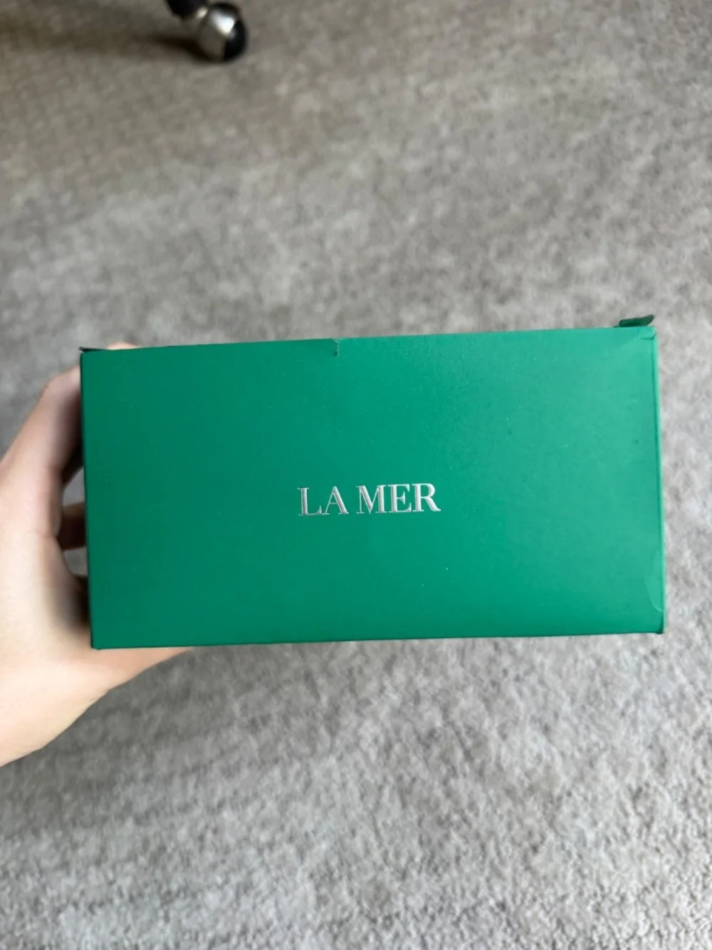 La Mer limited holiday edition emerald green velvet makeup travel case + iron on